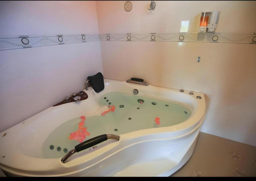 Ngamta Hotel Мае Хонг Сон Екстериор снимка